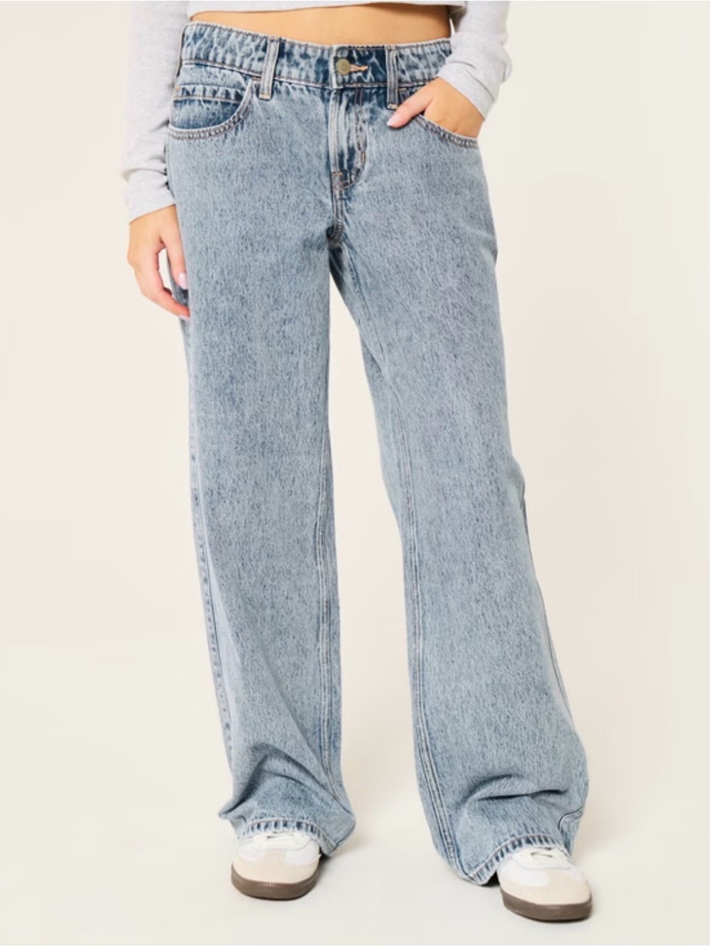 Hollister Low-Rise Medium Wash Baggy Jeans